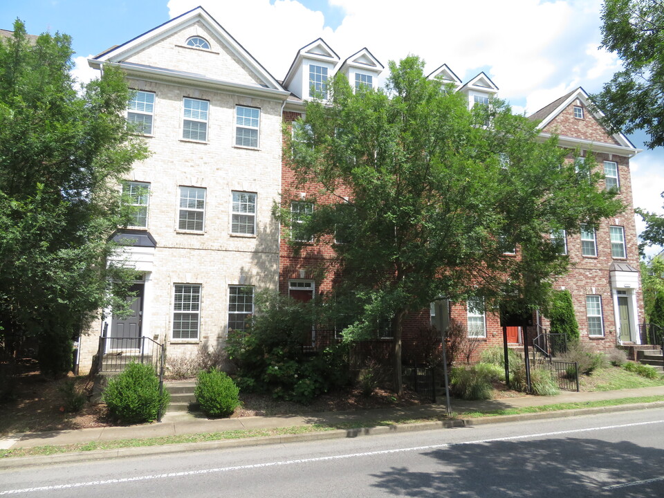 2112 Middle Tennessee Blvd in Murfreesboro, TN - Foto de edificio