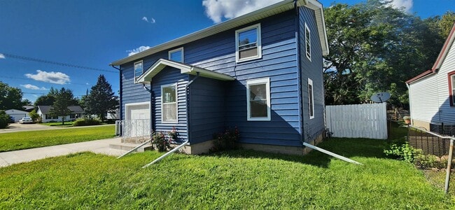 304 Wilshire Dr in Machesney Park, IL - Building Photo - Building Photo