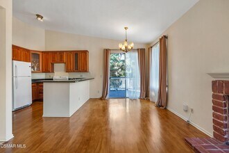 2486 Pleasant Way in Thousand Oaks, CA - Building Photo - Building Photo