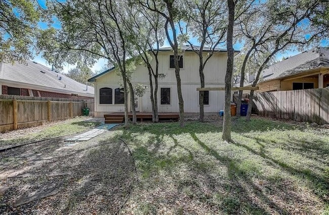 property at 2016 Ravenscroft Dr
