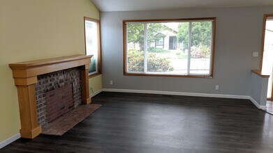 4055 Berrywood Dr in Eugene, OR - Building Photo - Building Photo
