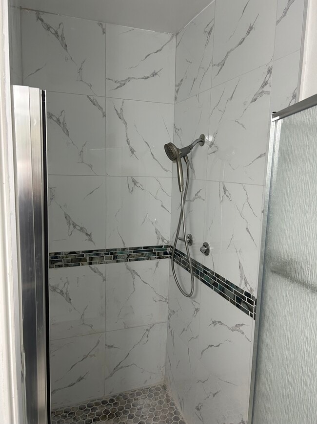 6558 Neddy Ave in Los Angeles, CA - Foto de edificio - Building Photo