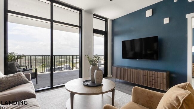221 Main St N, Unit 1605 in St. Petersburg, FL - Foto de edificio - Building Photo