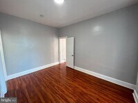 402 E Walnut Ln photo'