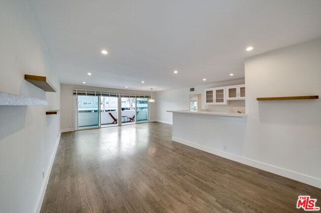 2101 California Ave in Santa Monica, CA - Building Photo - Building Photo
