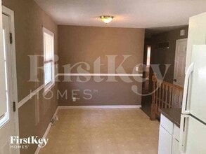 7912 NE 54th St in Kansas City, MO - Foto de edificio - Building Photo