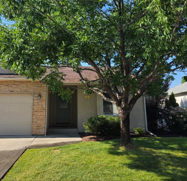 property at 2489 Lake Park Dr