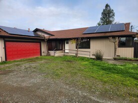 985 Gumview Rd in Windsor, CA - Building Photo