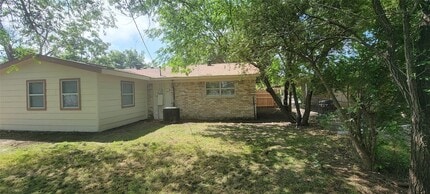 103 Lorie St in Alvarado, TX - Foto de edificio - Building Photo