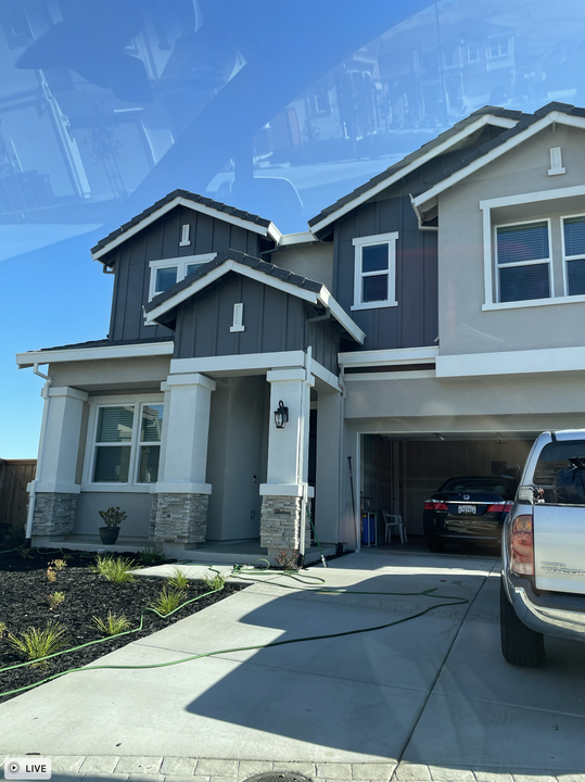 2850 Lumin Ct, Unit GuestHalfBath-2ndFront in Fairfield, CA - Foto de edificio