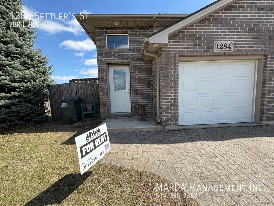 1284 Settler's St in Windsor, ON - Building Photo