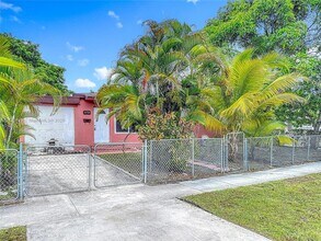 15705 NE 10th Ave in North Miami Beach, FL - Building Photo - Building Photo