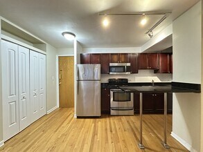 4180 N Marine Dr, Unit 4041 in Chicago, IL - Foto de edificio - Building Photo