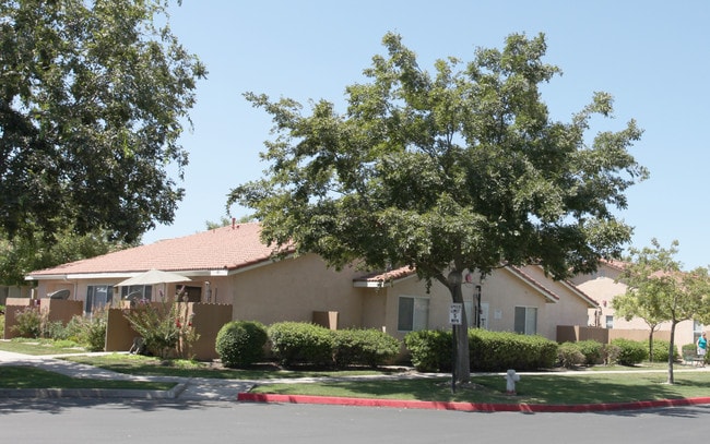 Heritage Park - Seniors Only 62+ in Hanford, CA - Building Photo - Building Photo
