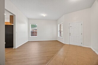 4123 Victoria Lakes Dr W in Jacksonville, FL - Building Photo - Building Photo