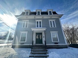 313 Bridge St, Unit 3 in Manchester, NH - Building Photo