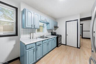 209 N 11th St-Unit -2 in Newark, NJ - Building Photo - Building Photo