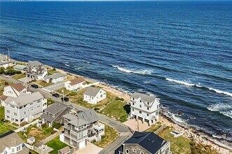 28 Glenwood Ave in Narragansett, RI - Building Photo - Building Photo