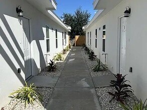 705 Deanne Dr in Weslaco, TX - Foto de edificio - Building Photo