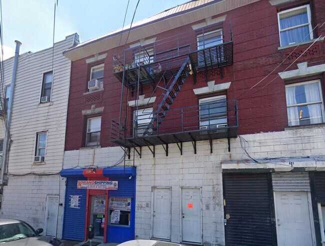 5 Graham St in Jersey City, NJ - Building Photo - Building Photo