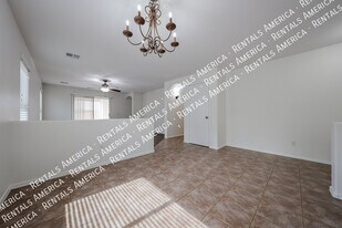 29120 N Yellow Bee Dr, Unit Unit 7 in San Tan Valley, AZ - Building Photo