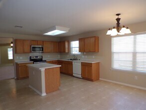 95 E Wildflower Blvd in Marble Falls, TX - Building Photo - Building Photo