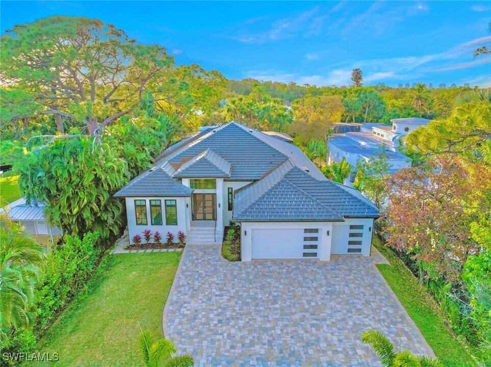 27287 Tennessee St in Bonita Springs, FL - Building Photo