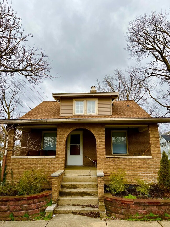 property at 111 1/2 E Wylie St
