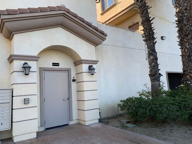 17168 Newhope St, Unit 211 in Fountain Valley, CA - Building Photo - Building Photo