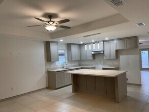 121 Valladolid Ave in Laredo, TX - Building Photo - Building Photo