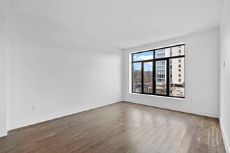 10 Malcolm X Blvd in New York, NY - Foto de edificio - Building Photo