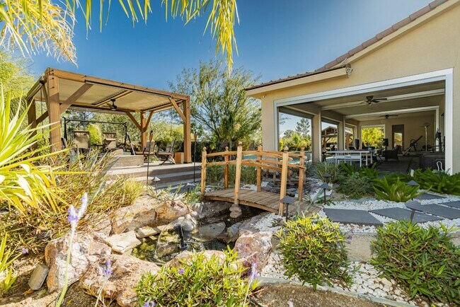 8396 Sweetwater Creek Way in Las Vegas, NV - Building Photo - Building Photo