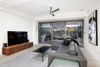 7117 E Rancho Vista Dr in Scottsdale, AZ - Building Photo - Building Photo