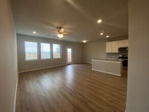313 Fieldwood Dr, Unit C in Mustang Ridge, TX - Building Photo - Building Photo