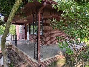 161 S Pine St in Toccoa, GA - Foto de edificio - Building Photo