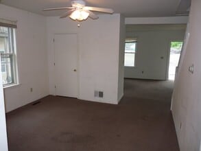 6 Spring St, Unit 8 in Newmarket, NH - Building Photo - Building Photo