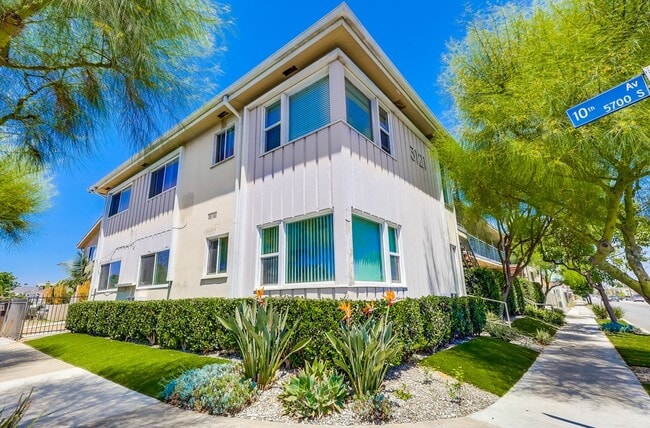 Secure, Walkable Building Near Crenshaw & 