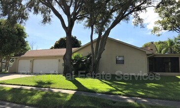 1767 Virginia Ave in Palm Harbor, FL - Foto de edificio - Building Photo