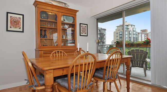 Kerrisdale Towers A & B in Vancouver, BC - Building Photo - Building Photo