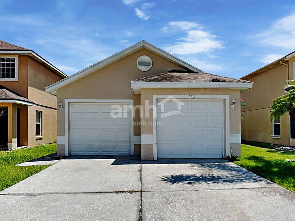 233 Southbridge Cir in Kissimmee, FL - Building Photo