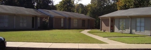 Hillcourt Apartments in Huntingdon, TN - Building Photo