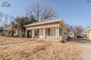 603 E 4th St in Burkburnett, TX - Building Photo
