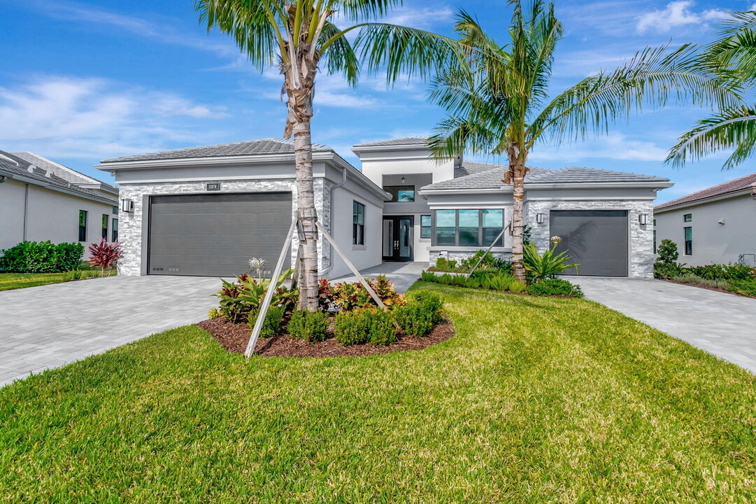 11074 Gln Orch Ln in Boynton Beach, FL - Building Photo