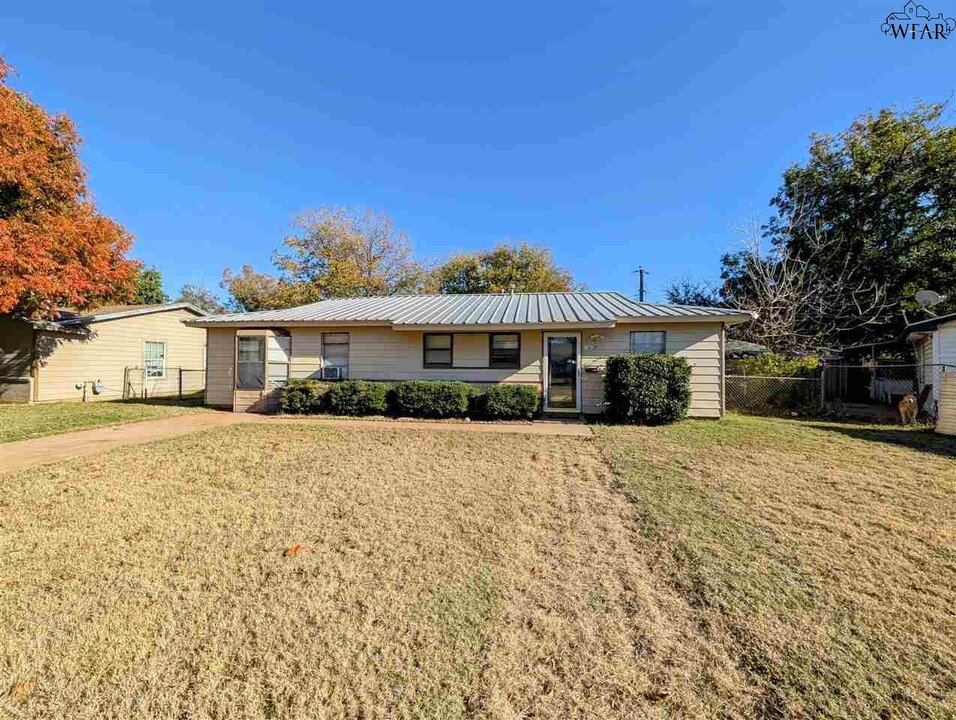 1407 Harris Ln in Wichita Falls, TX - Building Photo