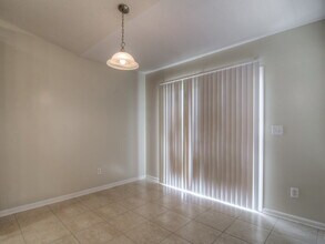 3852 Cedar Bluff Ln in Jacksonville, FL - Foto de edificio - Building Photo