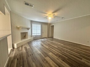 11735 N Willowdale Cir in Houston, TX - Building Photo - Building Photo