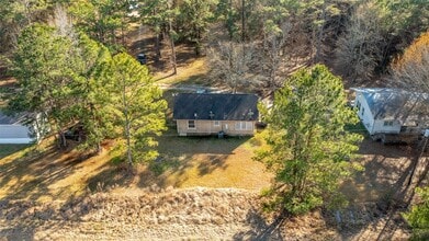 2407 County Rd 2235 in Cleveland, TX - Foto de edificio - Building Photo