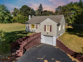 4 Lingert Ave in Clinton, NJ - Building Photo