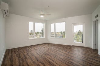Oliver Station Apartments in Portland, OR - Foto de edificio - Building Photo