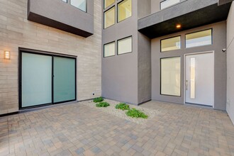 5289 Feathertop Dr in Las Vegas, NV - Building Photo - Building Photo